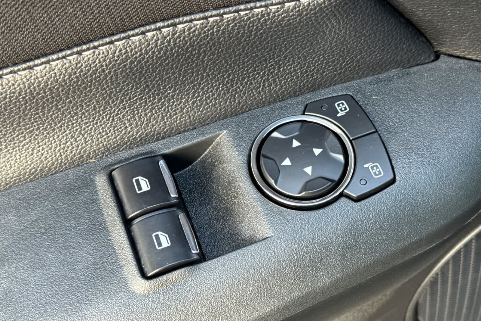 Thumbnail: 2022 Ford Mustang - 13