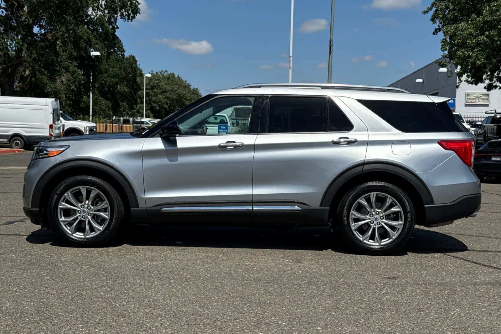 2024 Ford Explorer Limited photo 4