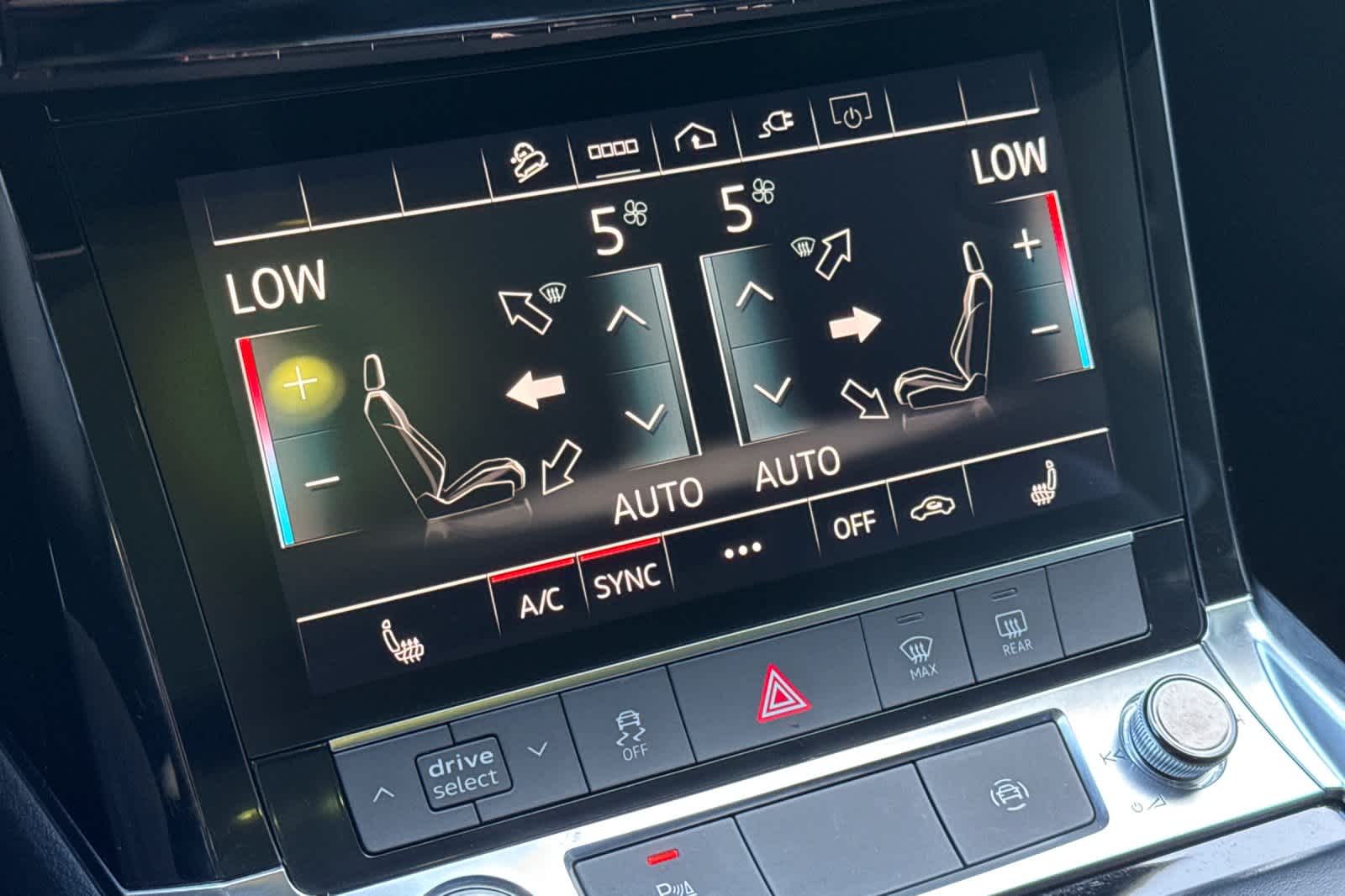 2021 Audi e-tron Premium 21