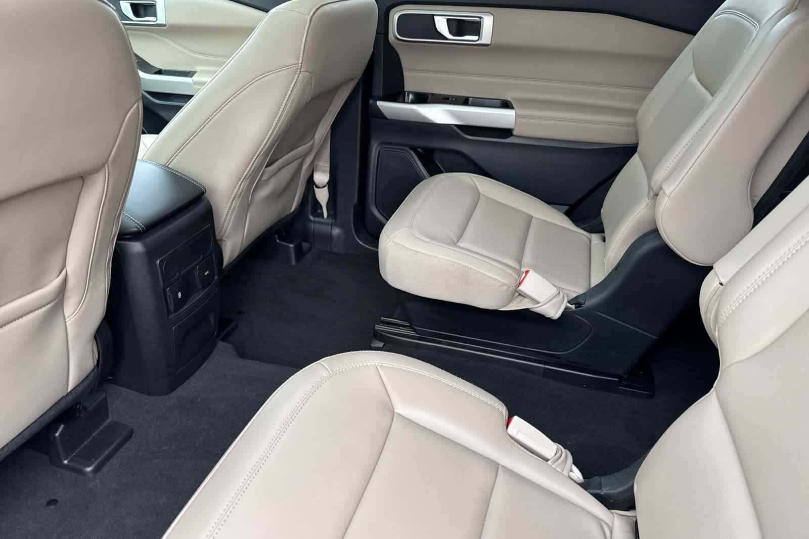 2022 Ford Explorer XLT photo 4
