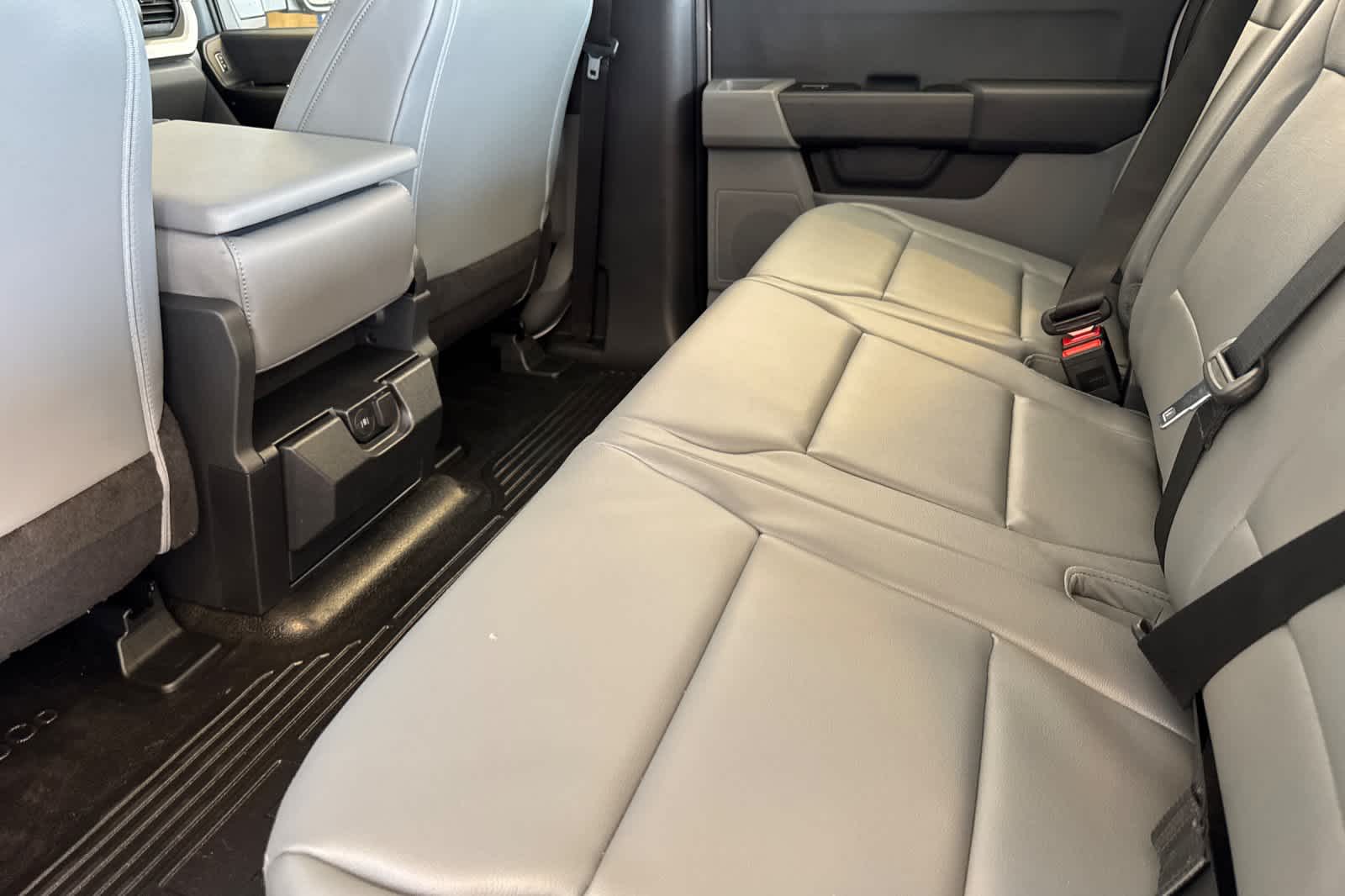 2025 Ford F-550 photo 4