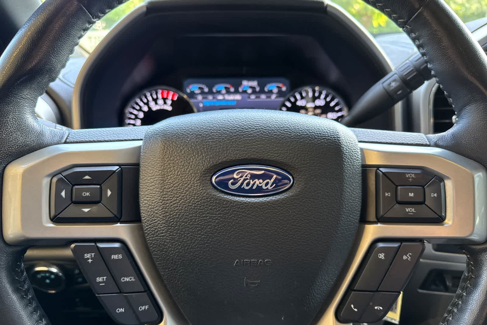 2022 Ford F-350 Lariat 22