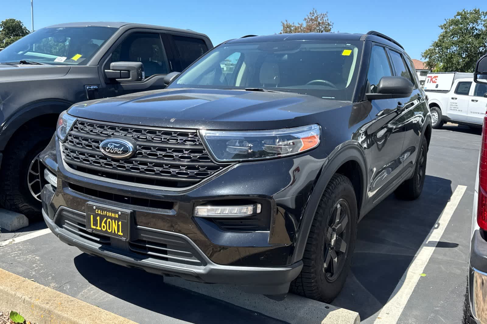 2023 Ford Explorer XLT 4WD's photo