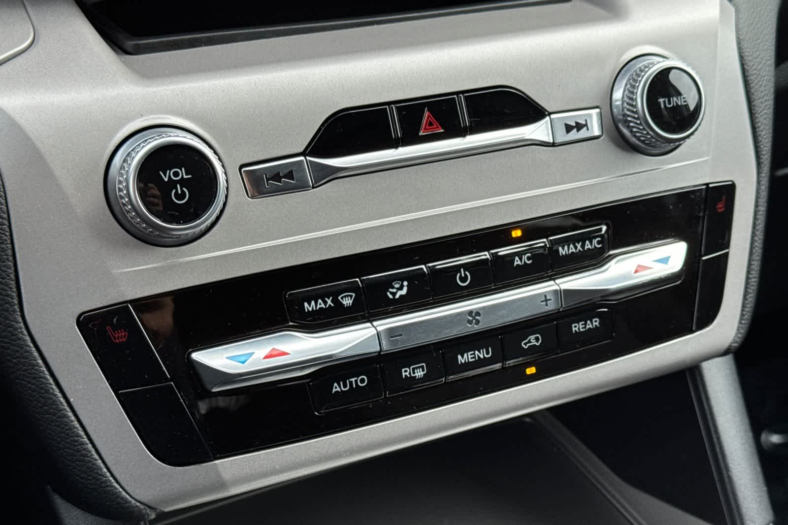 Thumbnail: 2023 Ford Explorer - 21