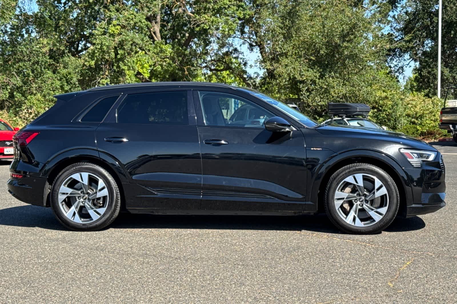 2021 Audi e-tron Premium 8