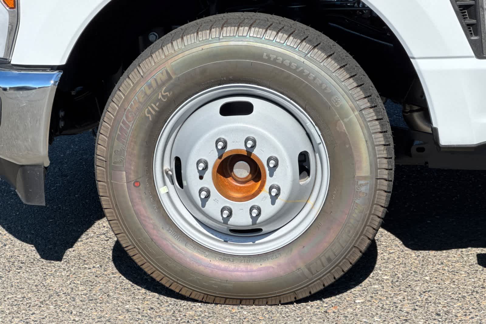 Thumbnail: 2025 Ford F-350 - 24