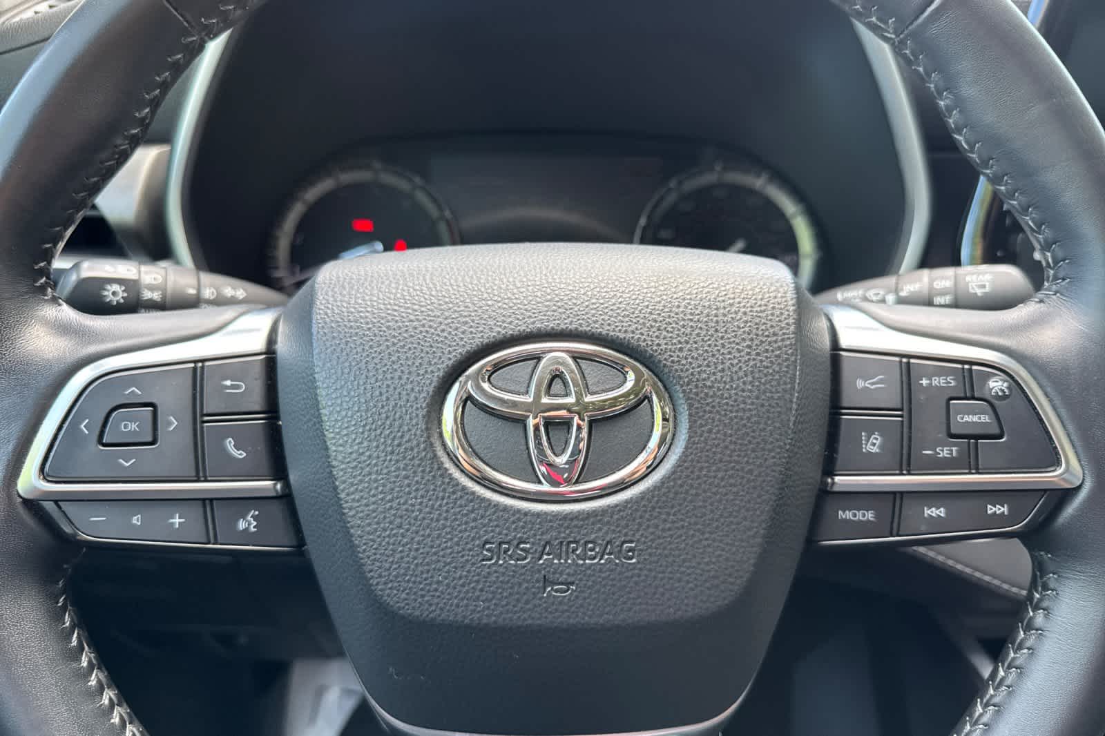 Thumbnail: 2021 Toyota Highlander - 25