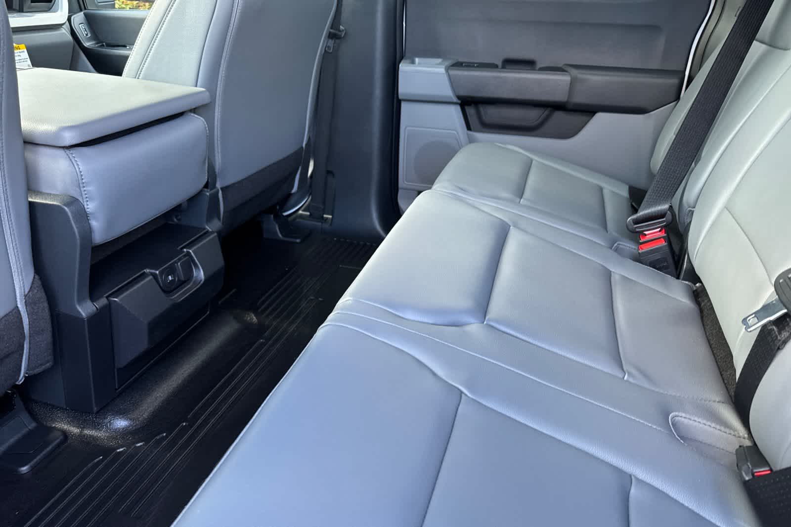 2025 Ford F-450 photo 4