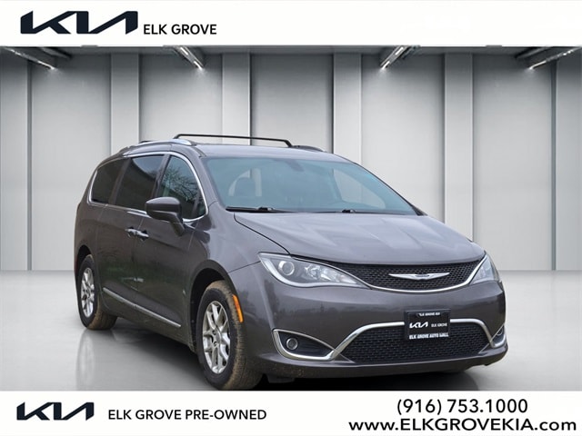 2020 Chrysler Pacifica Touring L's photo