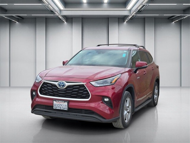 2021 Toyota Highlander Hybrid LE photo 3