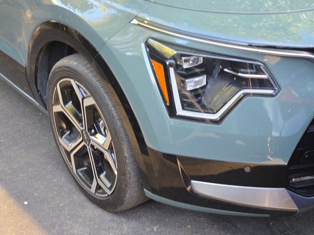 2023 Kia Niro SX photo 3