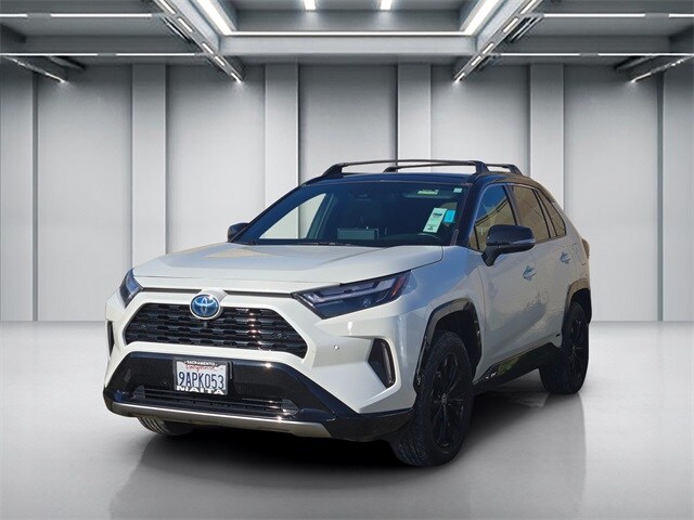 2022 Toyota RAV4 Hybrid XSE photo 2