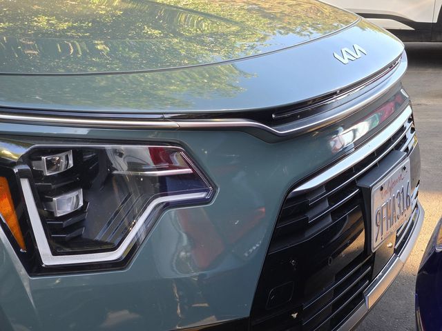2023 Kia Niro SX photo 4