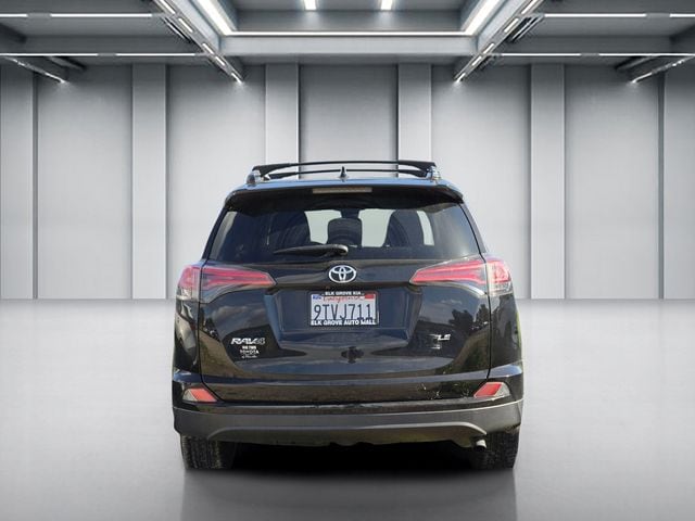 2017 Toyota RAV4 LE photo 4