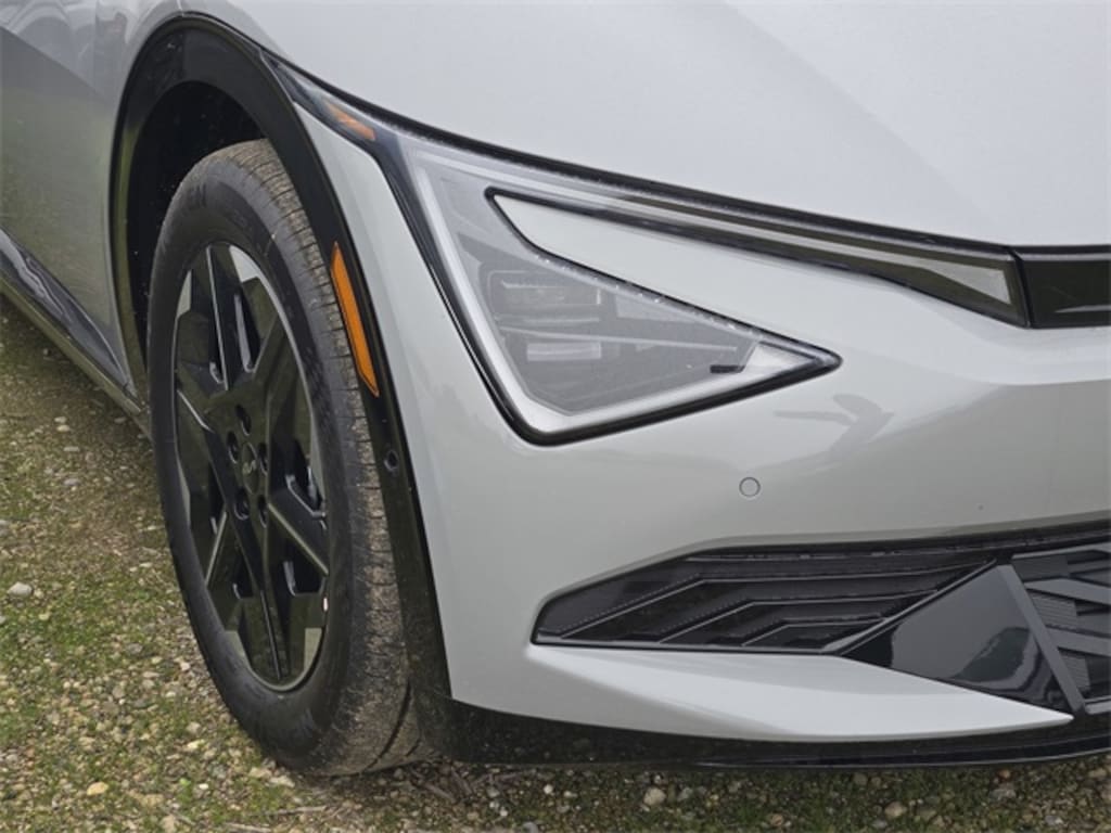 New 2025 Kia EV6 Wind SUV