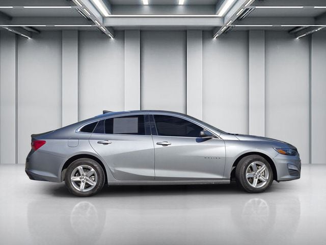 2023 Chevrolet Malibu LS w/1FL photo 3