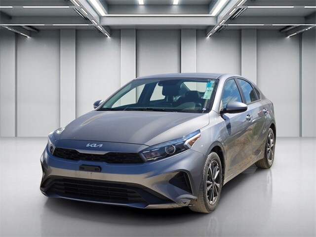 2023 Kia Forte LXS photo 3