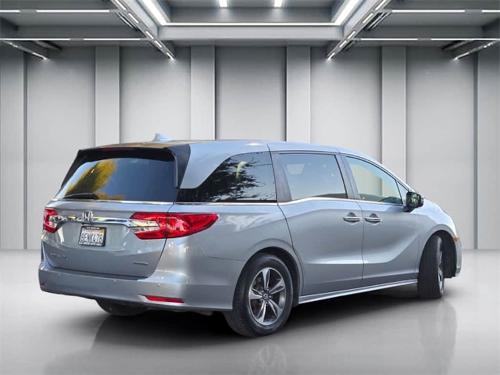 Used 2018 Honda Odyssey Touring Van