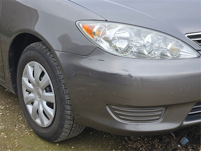 2005 Toyota Camry LE photo 2