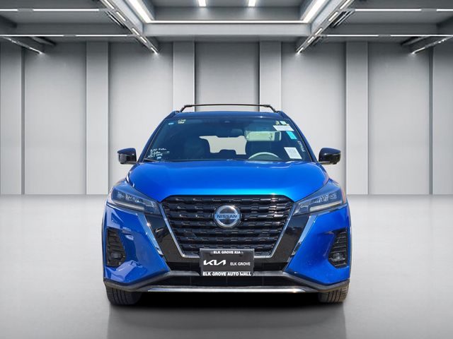 2021 Nissan Kicks SR photo 2