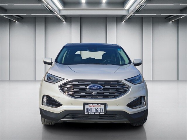 2019 Ford Edge Titanium photo 2