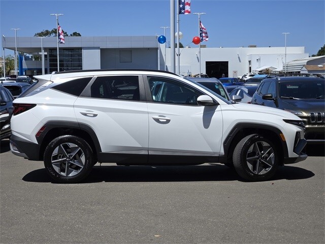 2025 Hyundai Tucson SEL photo 3