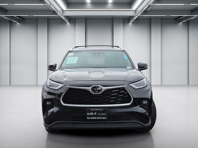 2024 Toyota Highlander XLE photo 2