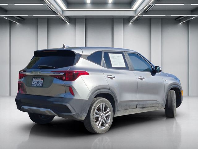 2023 Kia Seltos LX photo 4