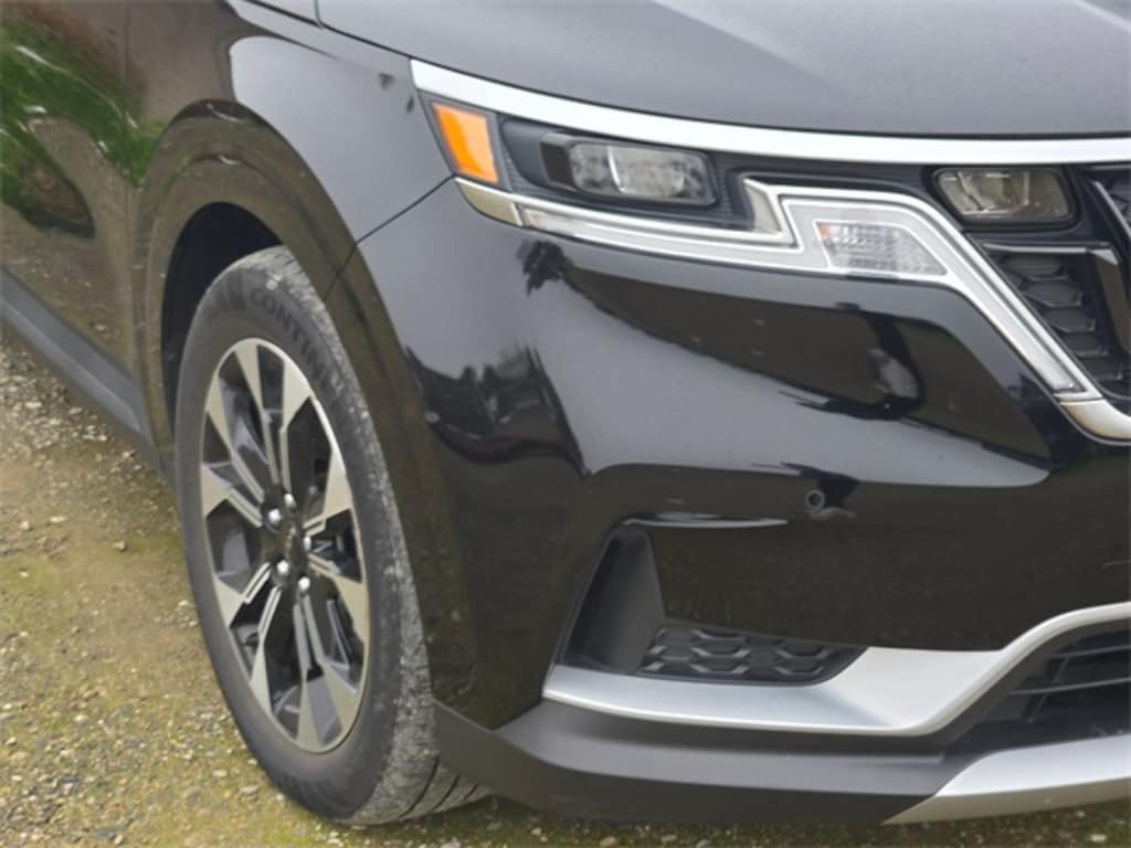 Certified 2024 Kia Carnival EX MPV