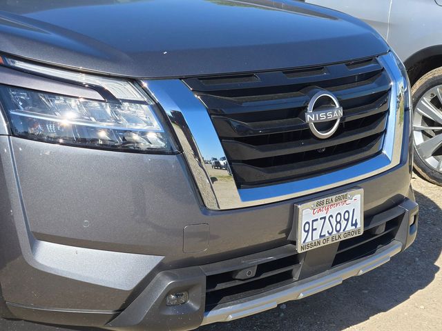2023 Nissan Pathfinder Platinum photo 5