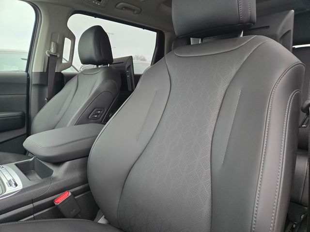 2025 Kia Carnival SX - Photo 11