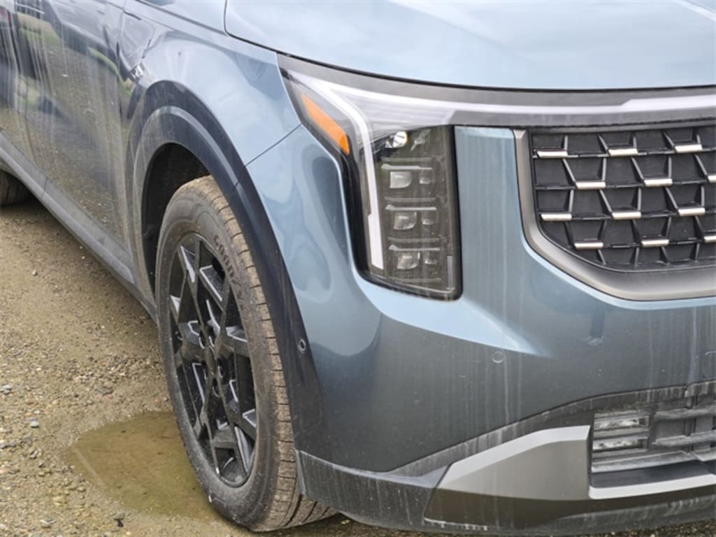 New 2025 Kia Carnival Hybrid SX Van Passenger Van