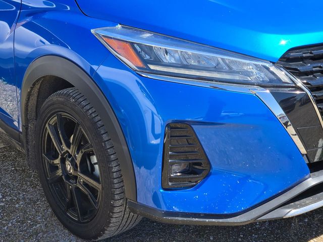 2021 Nissan Kicks SR photo 3