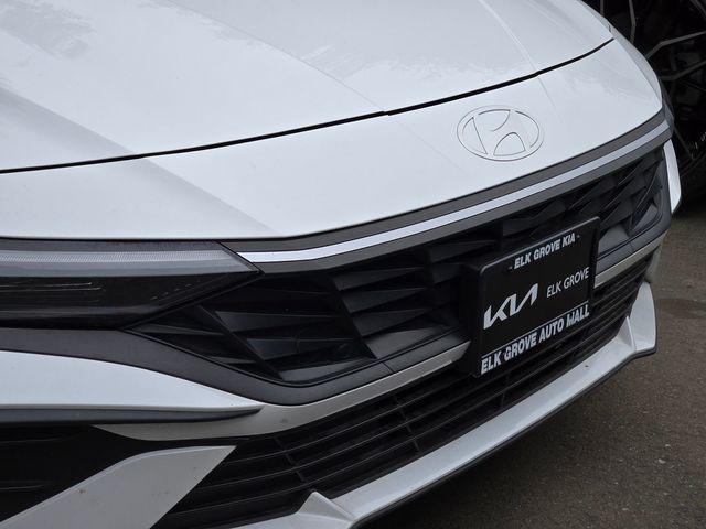 2024 Hyundai Elantra SEL photo 4