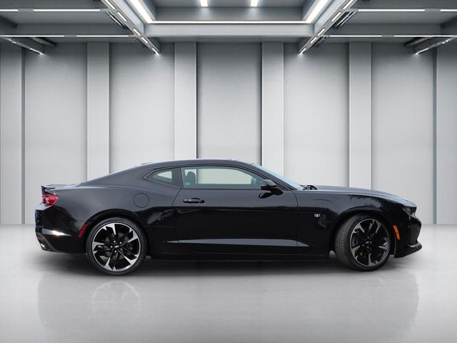 2021 Chevrolet Camaro photo 3