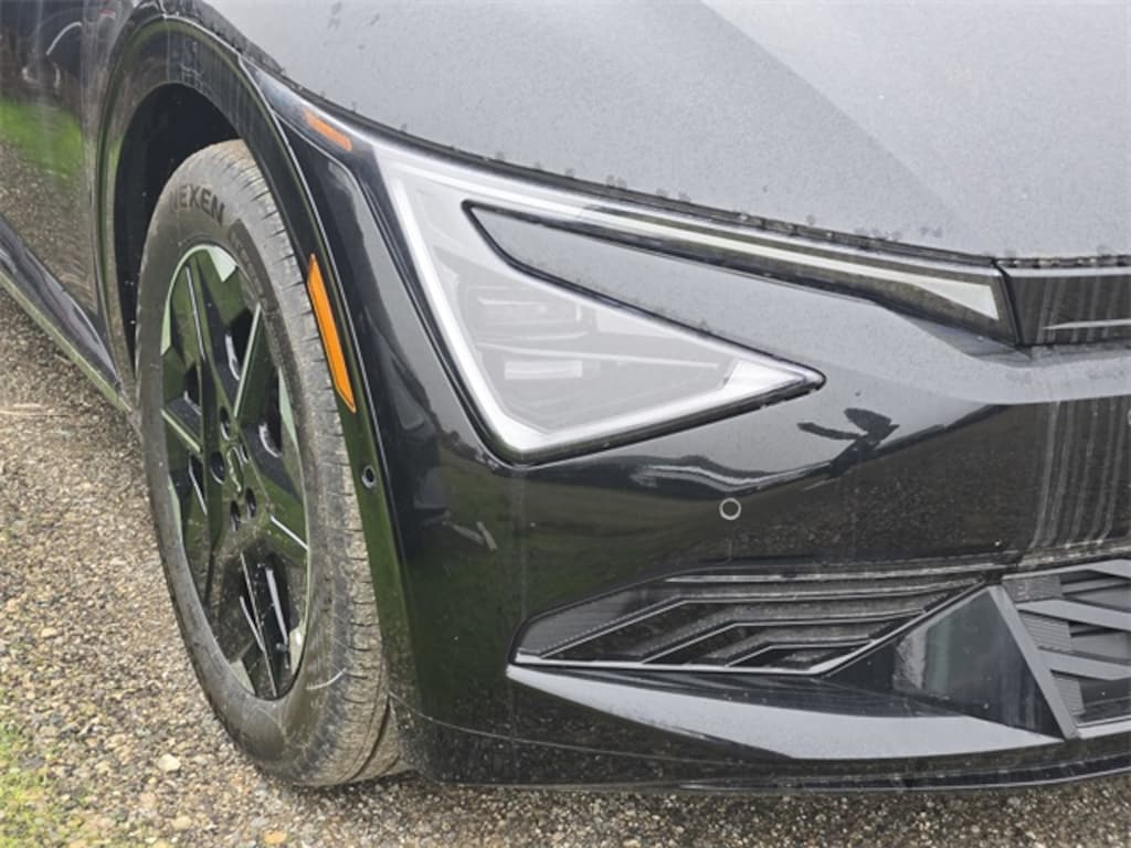 New 2025 Kia EV6 Wind SUV