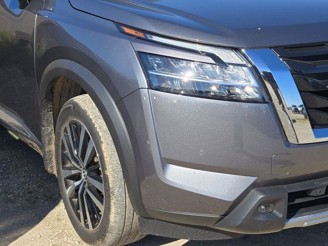 2023 Nissan Pathfinder Platinum photo 4