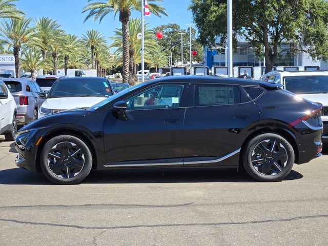 2025 Kia EV6 Wind - Photo 8