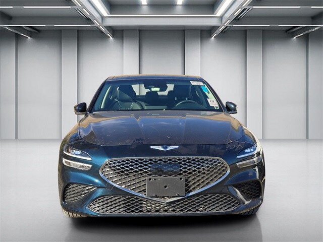 2022 Genesis G70 2.0T Prestige photo 2