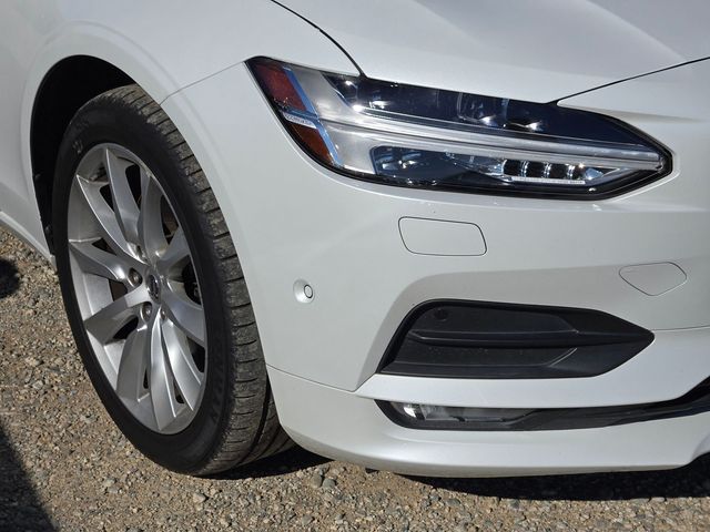 2017 Volvo S90 T6 AWD Momentum photo 4