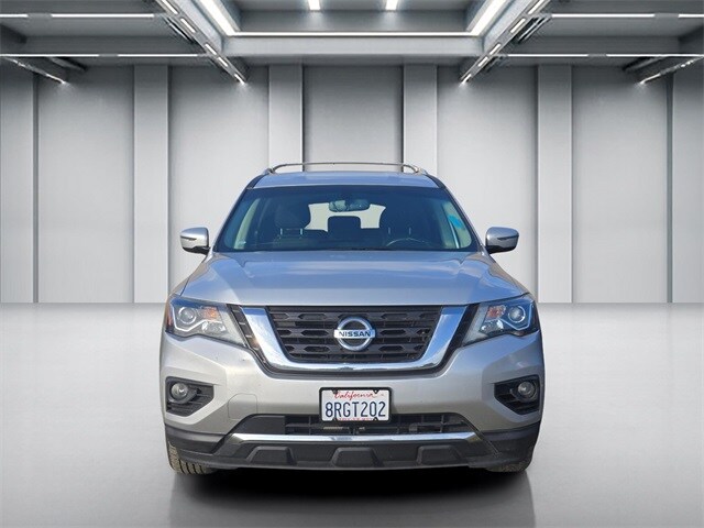 2019 Nissan Pathfinder SV photo 2