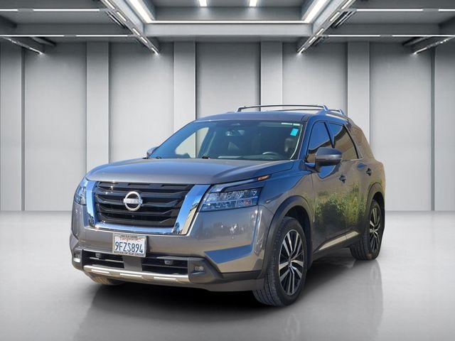 2023 Nissan Pathfinder Platinum photo 3
