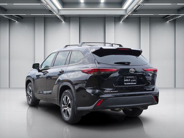 2024 Toyota Highlander XLE photo 6