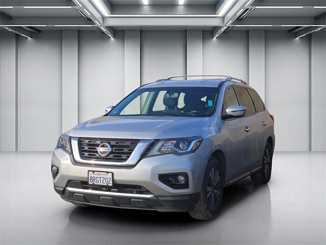 2019 Nissan Pathfinder SV photo 3