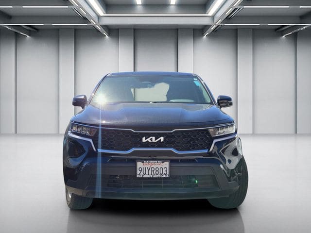 2023 Kia Sorento LX photo 2