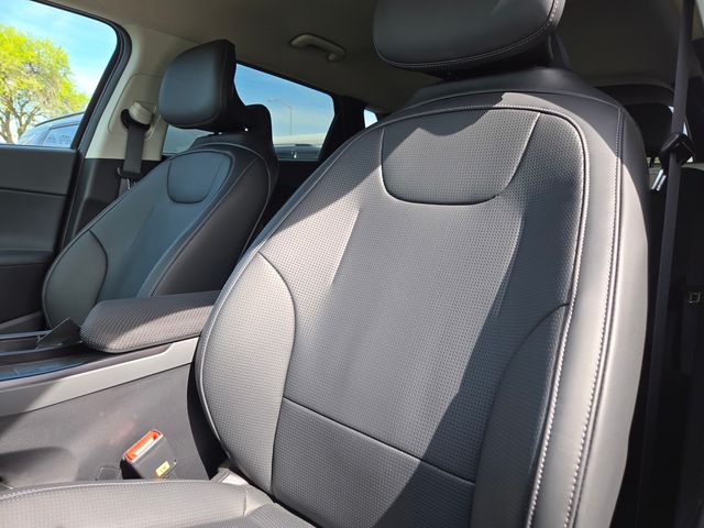 2025 Kia EV6 Wind - Photo 11