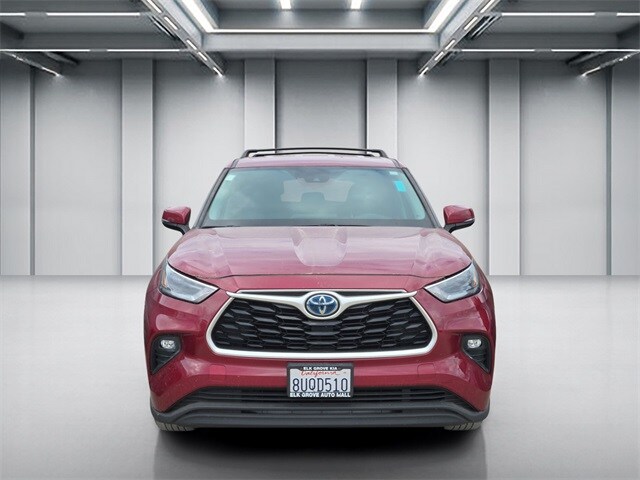 2021 Toyota Highlander Hybrid LE photo 2