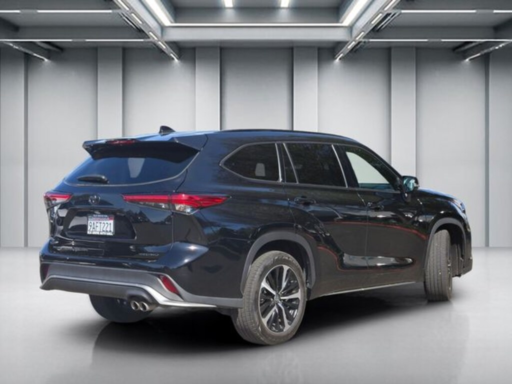Used 2022 Toyota Highlander XSE SUV