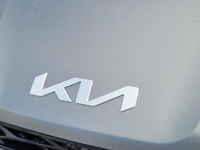 2025 Kia K5 GT-Line - Photo 5