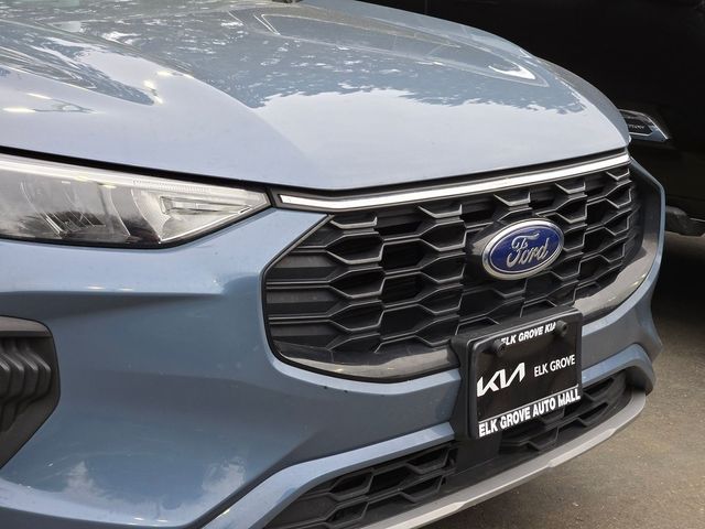 2024 Ford Escape ST-Line photo 4